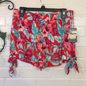 ✨NWT floral red/pink Bebop side tie cotton shorts